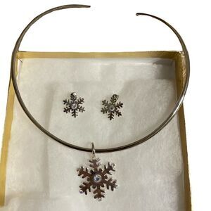 Silver tone snowflake necklace and earrings